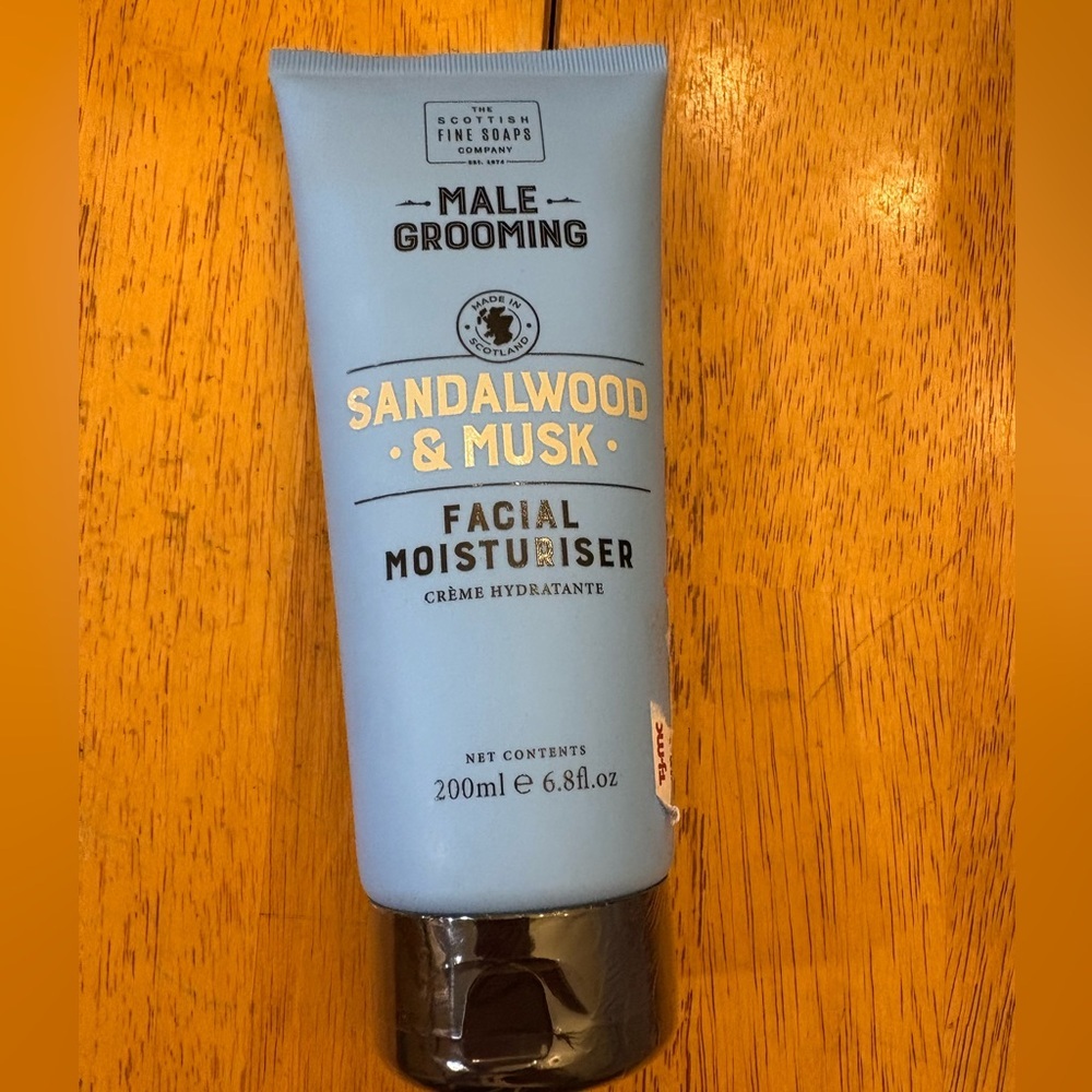 Sandalwood & Musk Facial Moisturizer - Blue